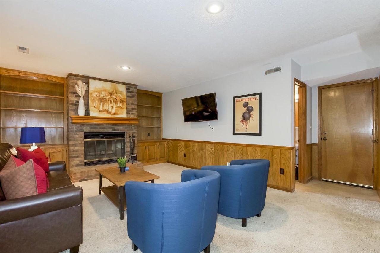 Charming Family Home in a Quiet Olathe Neighborhood - Photo 5 of 16