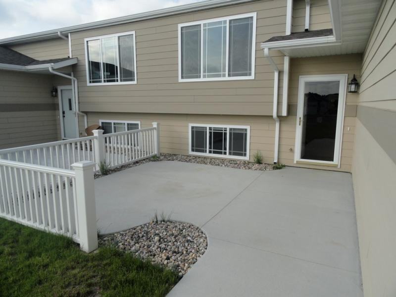 1713 Torrey Pines Dr - Photo 2 of 16