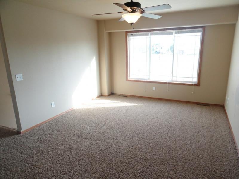 1713 Torrey Pines Dr - Photo 3 of 16