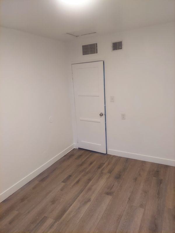 845 W Olive St ##2 - Photo 7 of 7