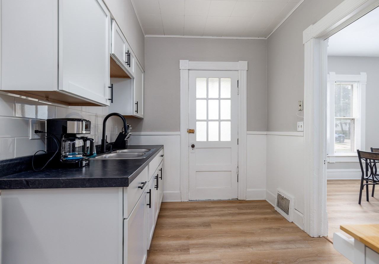 219 Summit St - Photo 7 of 13