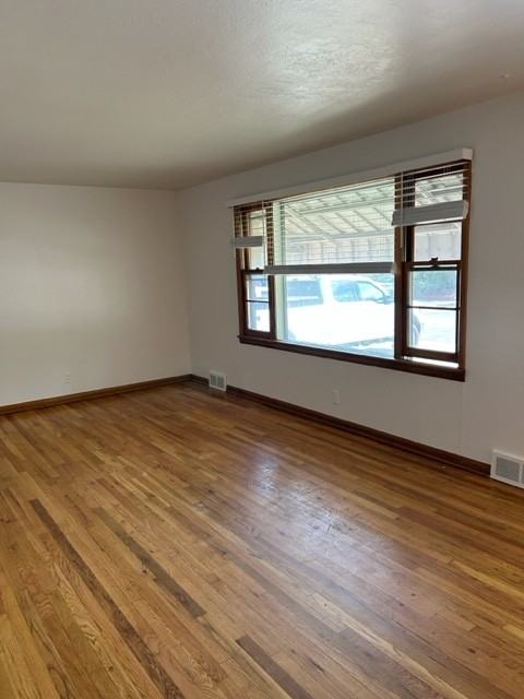 119 Peterson St - Photo 4 of 18