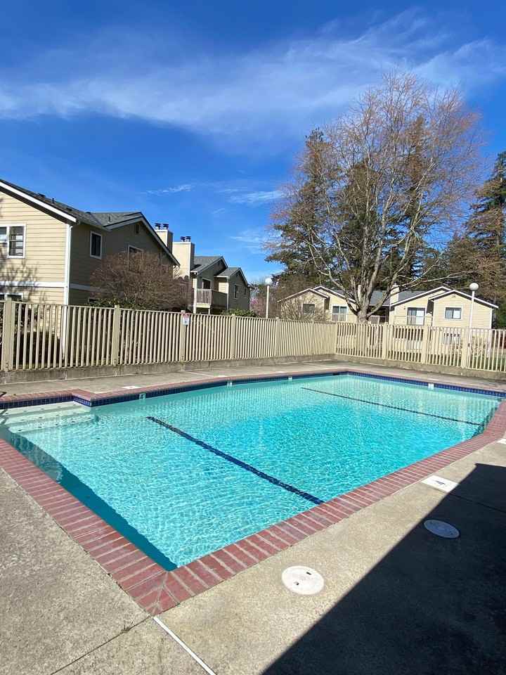 Fairway Lane Apartments - Photo 7 of 16