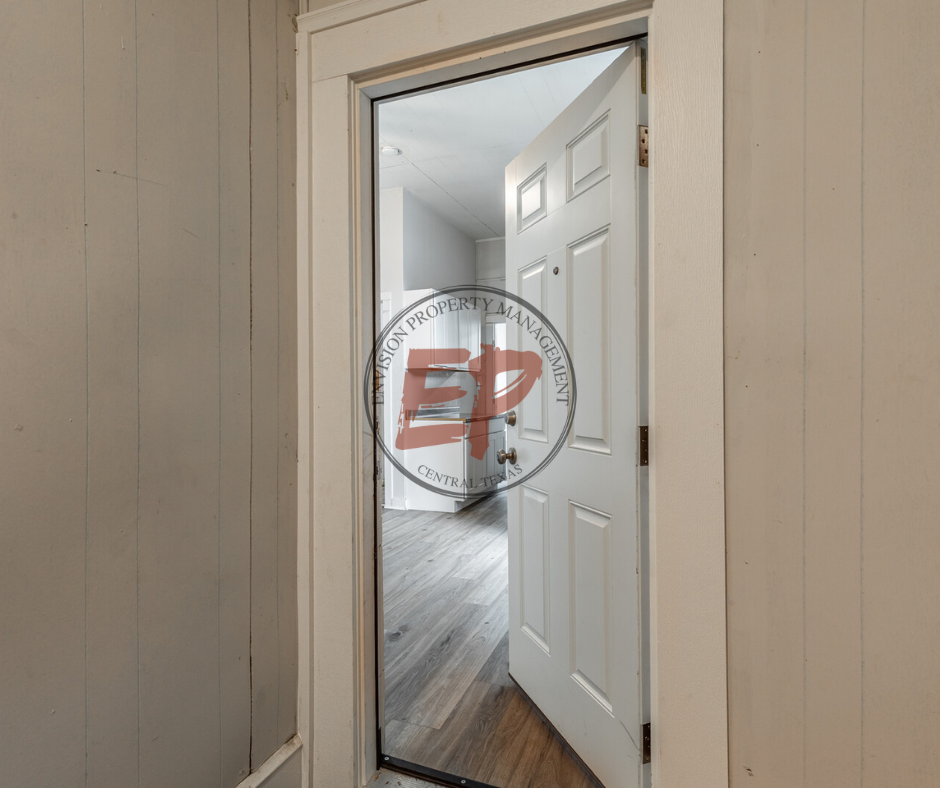 1603 West Ave #4 - Photo 4 of 10