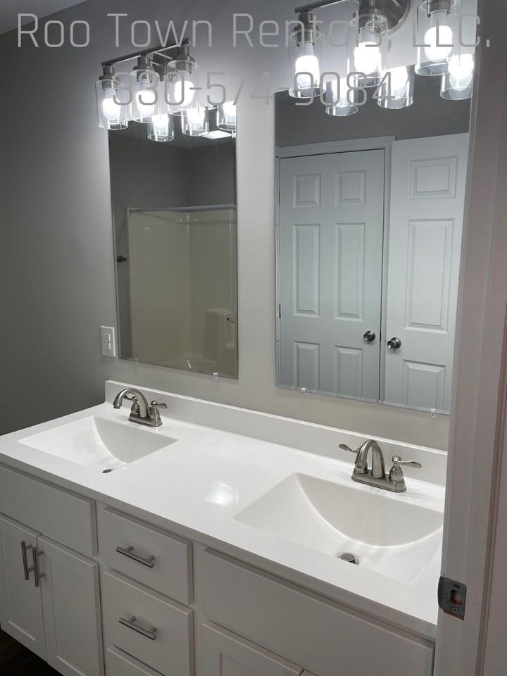 736 Washington St - Photo 5 of 50