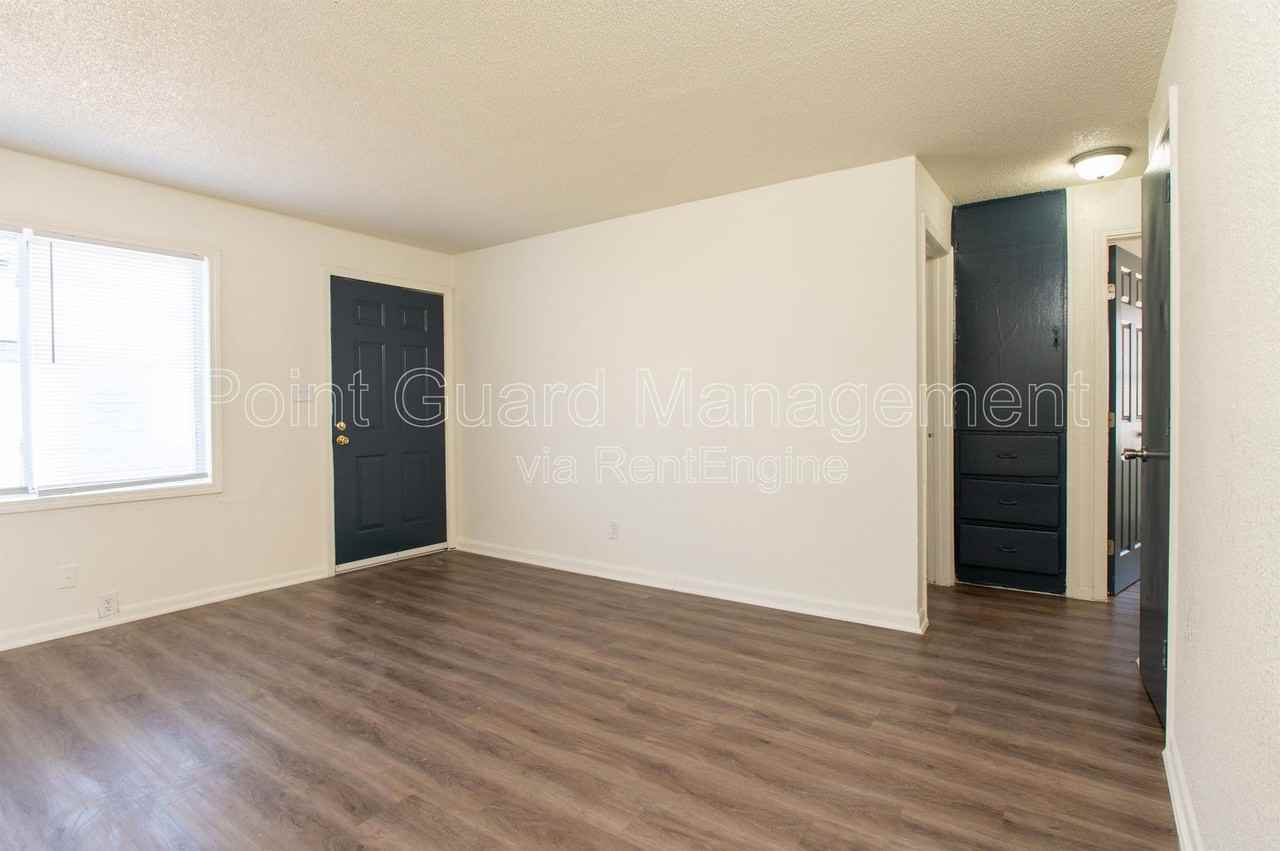 716 Sylvan Ln #716S - Photo 5 of 21