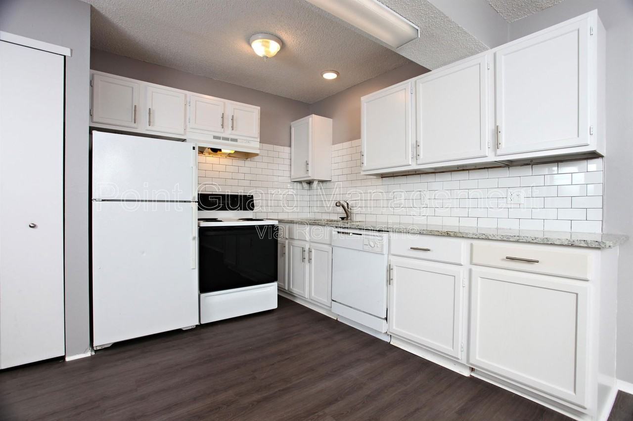 1717 N Vassar Ave #302 - Photo 2 of 14