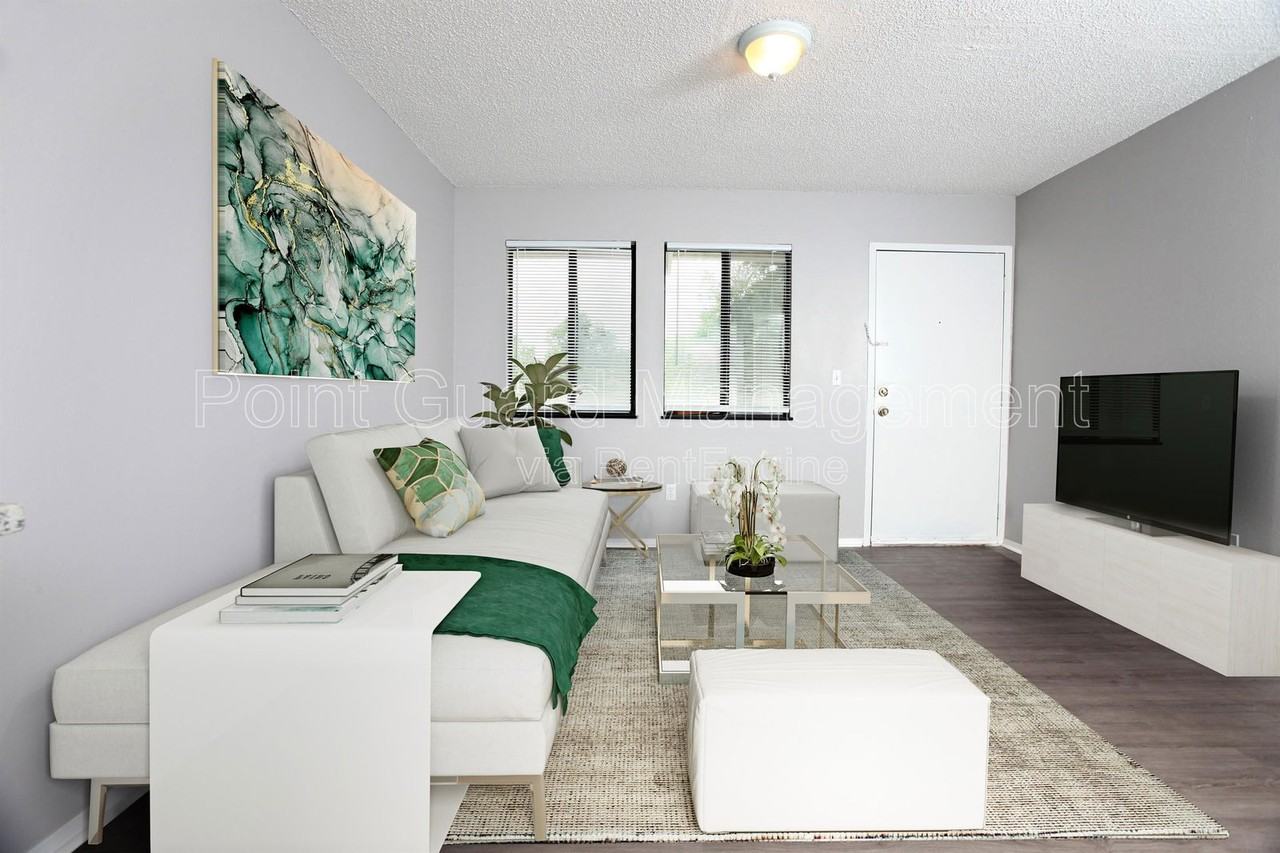 1717 N Vassar Ave #302 - Photo 3 of 14