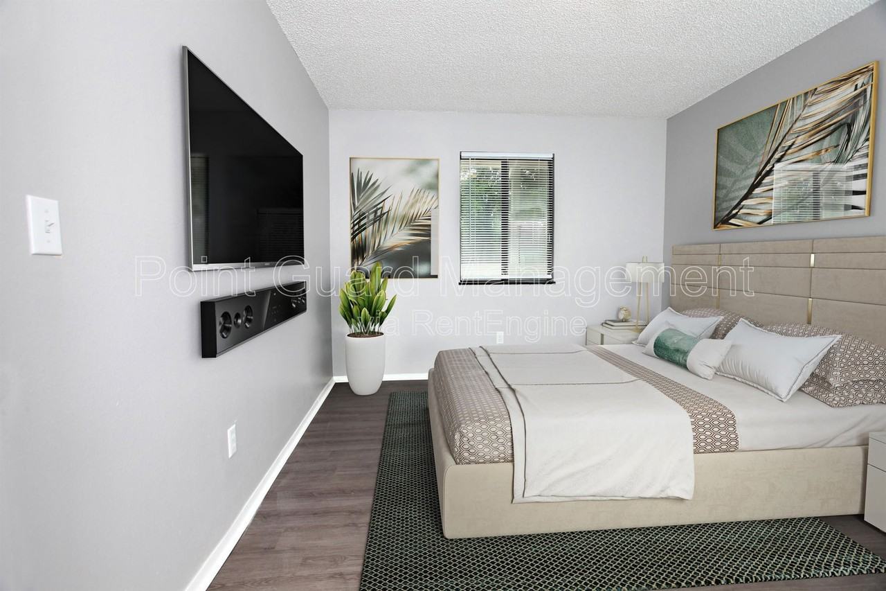 1717 N Vassar Ave #302 - Photo 5 of 14