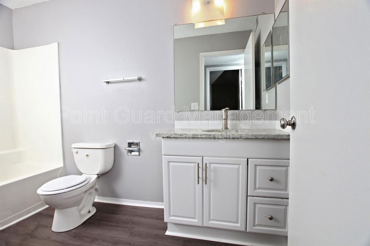 1717 N Vassar Ave #302 - Photo 6 of 14