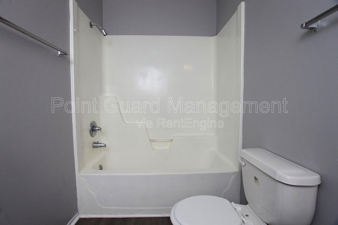 1717 N Vassar Ave #302 - Photo 7 of 14