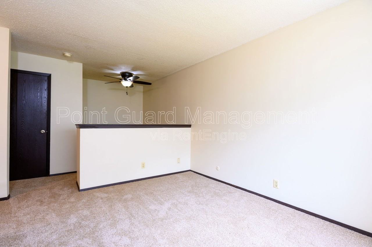 2735 N Amidon Ave #2 - Photo 2 of 27