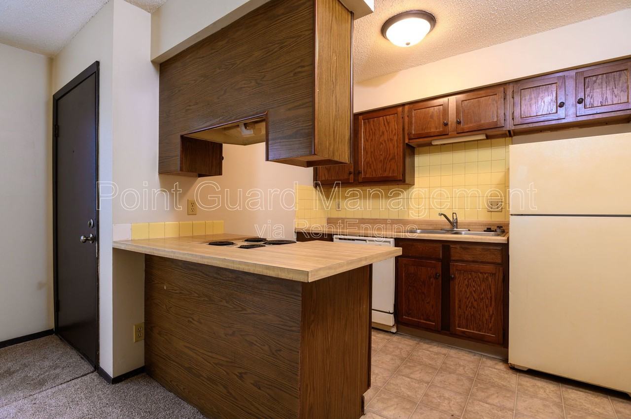 2735 N Amidon Ave #2 - Photo 3 of 27