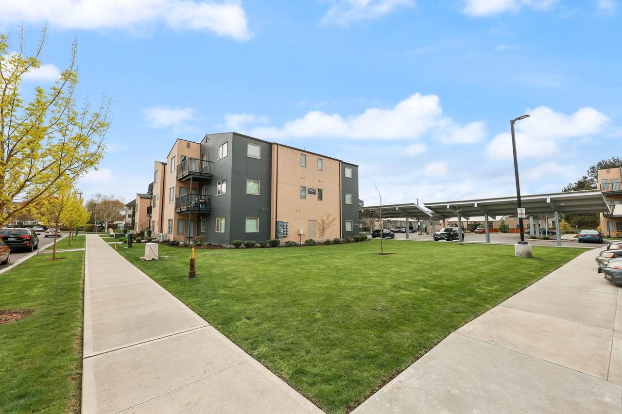 Crescent Point - Photo 2 of 16