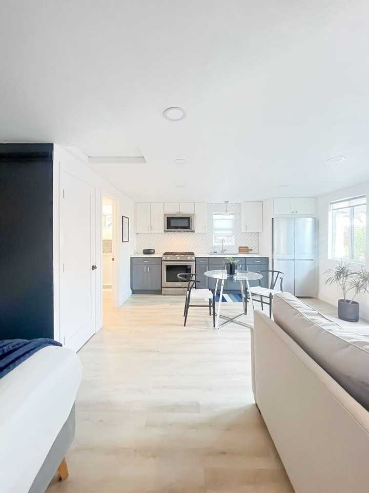 2258 W 28th St - Photo 3 of 18