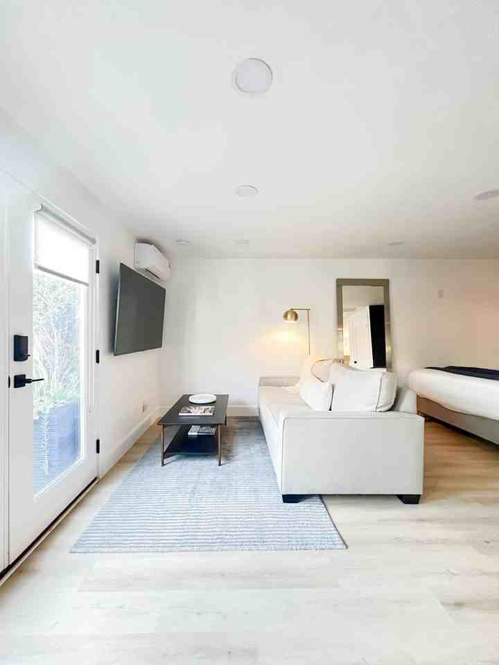 2258 W 28th St - Photo 4 of 18