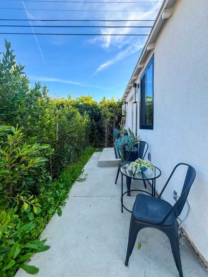 2258 W 28th St - Photo 2 of 18