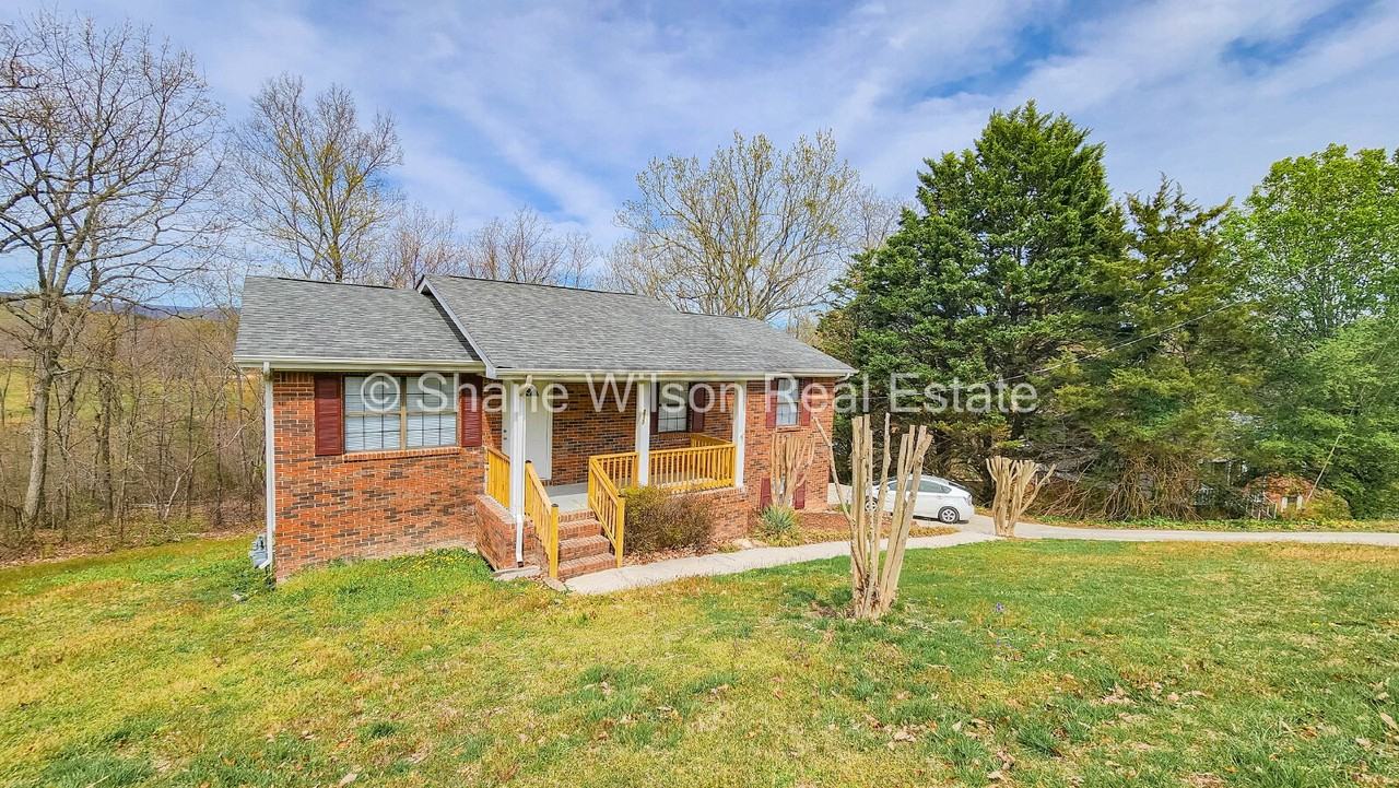 213 Ridgewood Cir - Photo 2 of 19