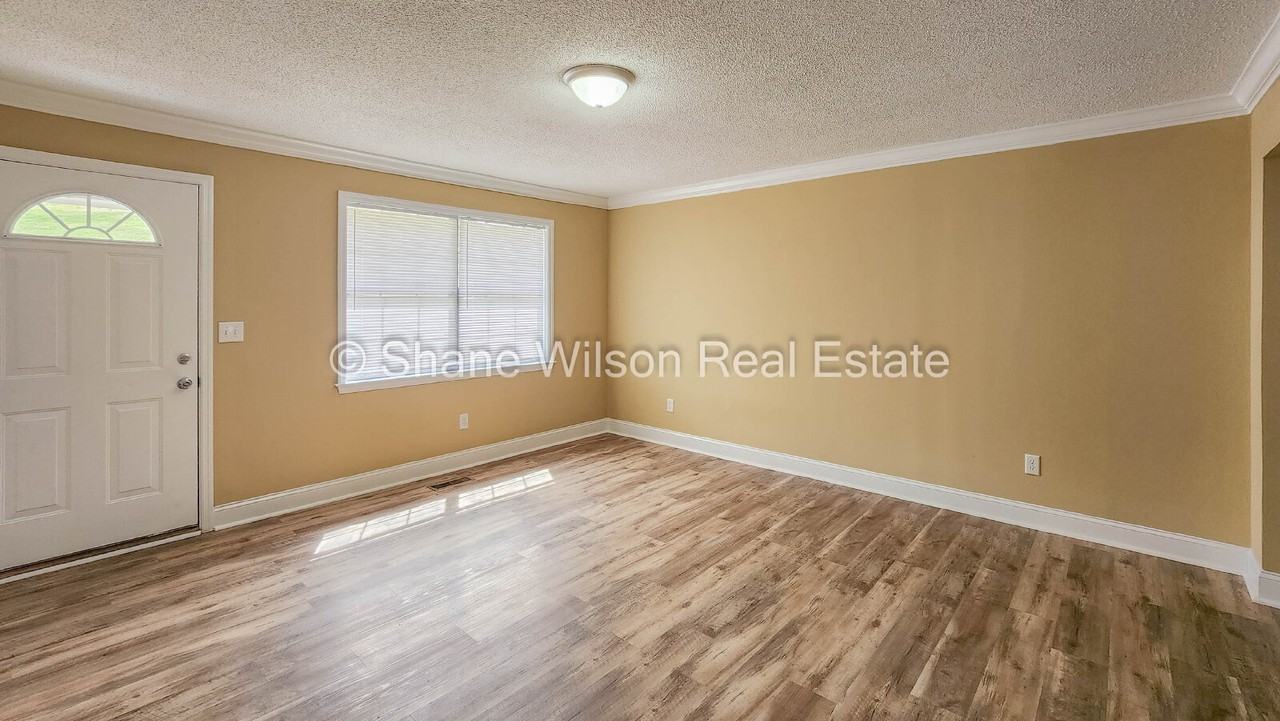 213 Ridgewood Cir - Photo 4 of 19