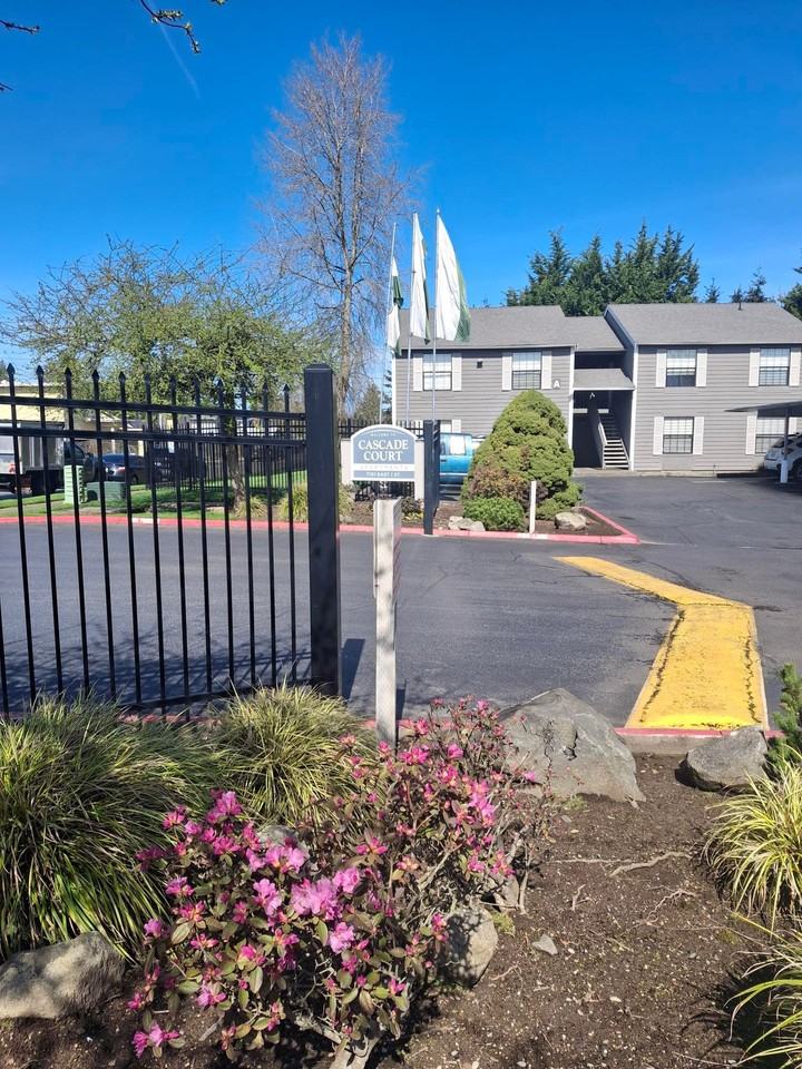 Cascade Court - Photo 4 of 12