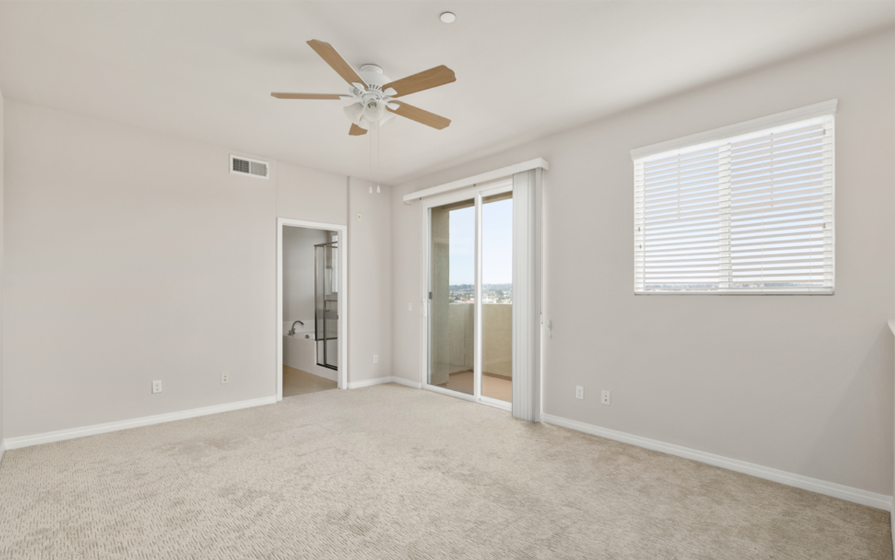 Costa Pointe Luxury 3 - Photo 5 of 10