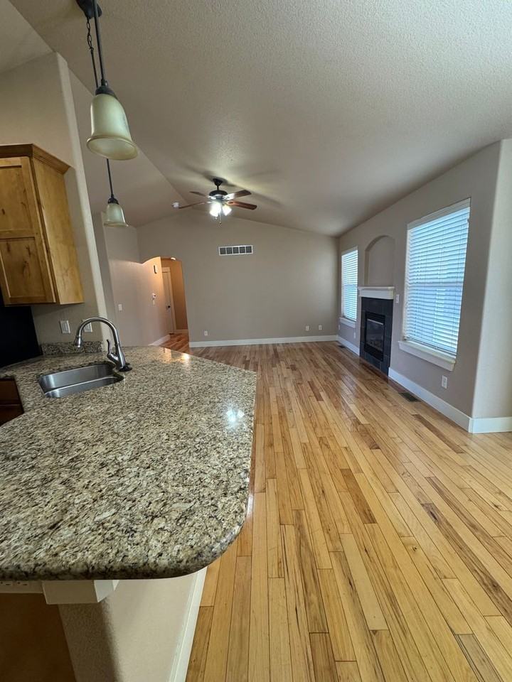 4249 Woodlake Ln - Photo 4 of 22