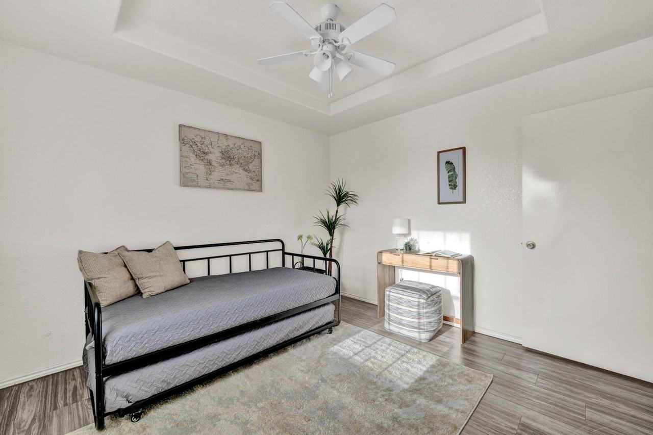 403 N. Broadway Street - Photo 3 of 13