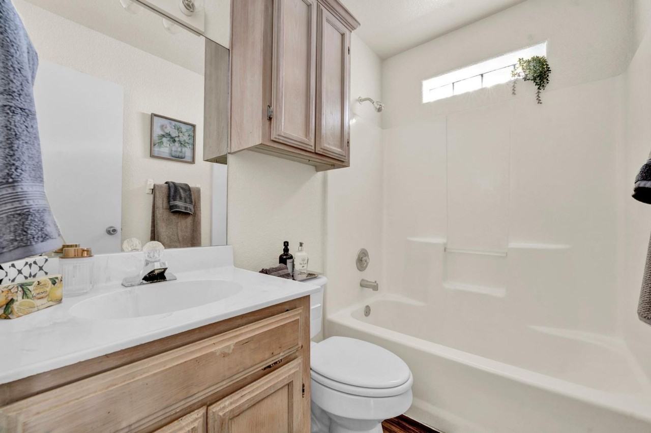 403 N. Broadway Street - Photo 7 of 13