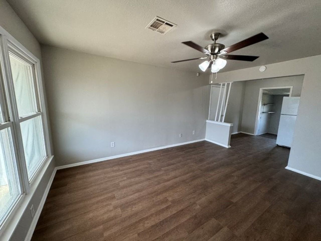 923 Sw 57th St - Photo 2 of 14