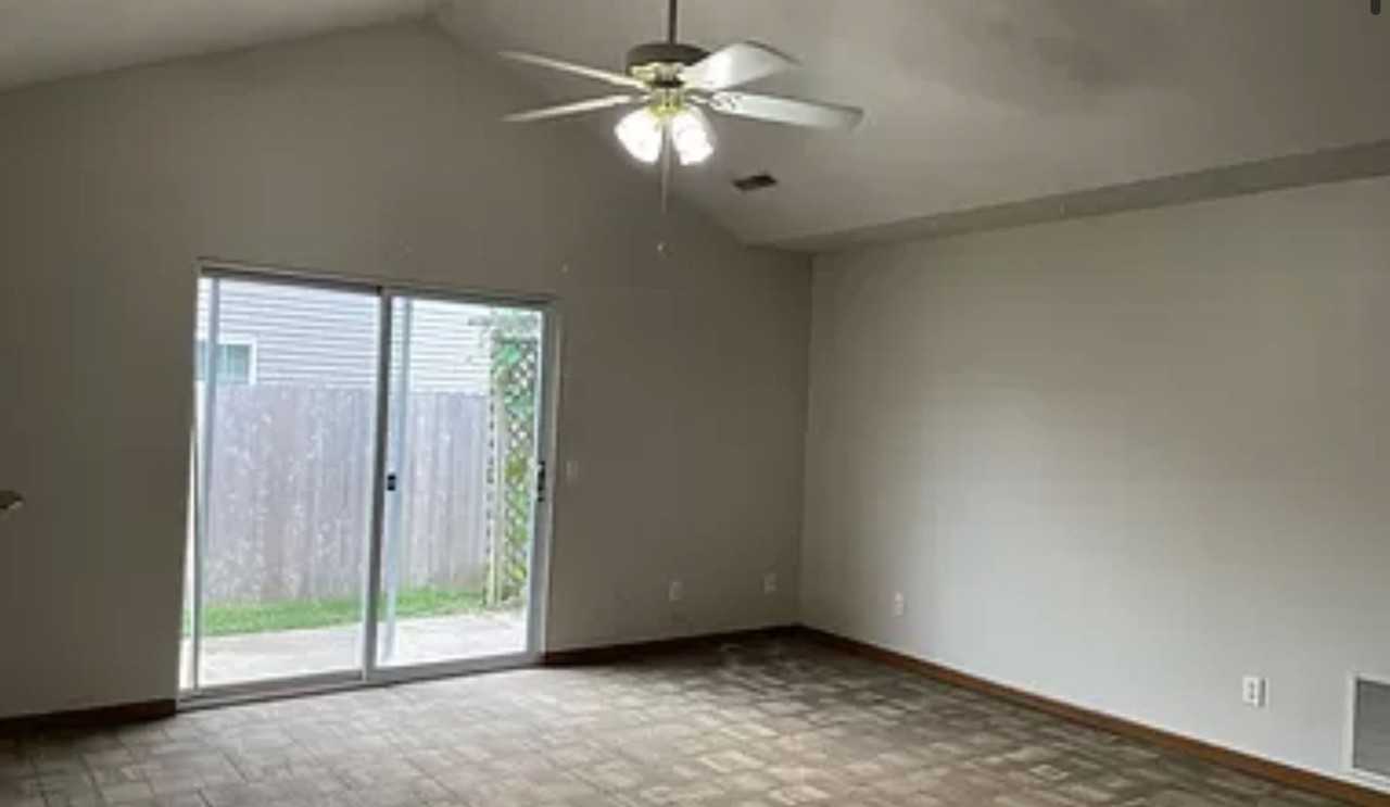211 Eagle Ridge Dr - Photo 5 of 9