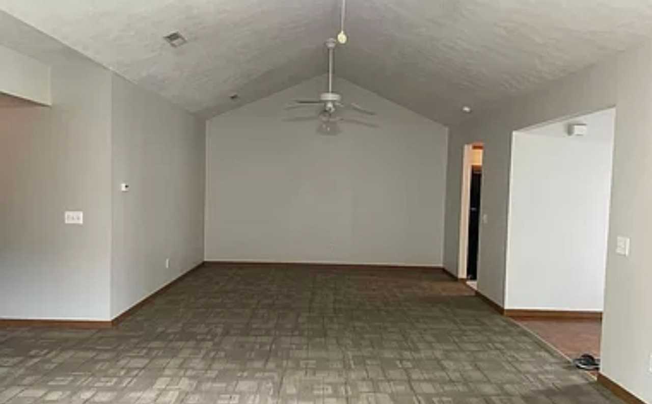 211 Eagle Ridge Dr - Photo 2 of 9