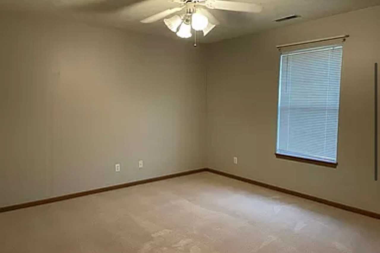 211 Eagle Ridge Dr - Photo 3 of 9