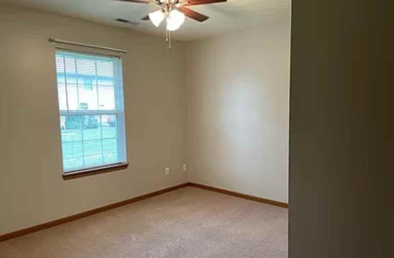 211 Eagle Ridge Dr - Photo 4 of 9