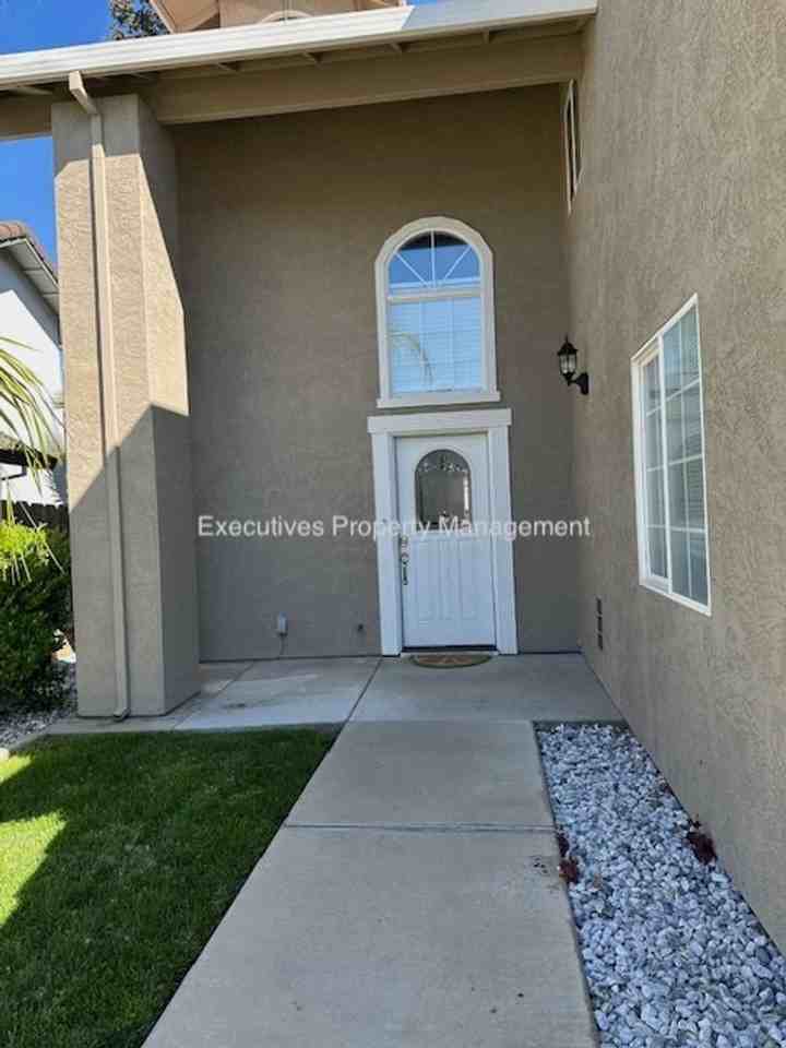 1103 Acapulco Ct - Photo 2 of 35