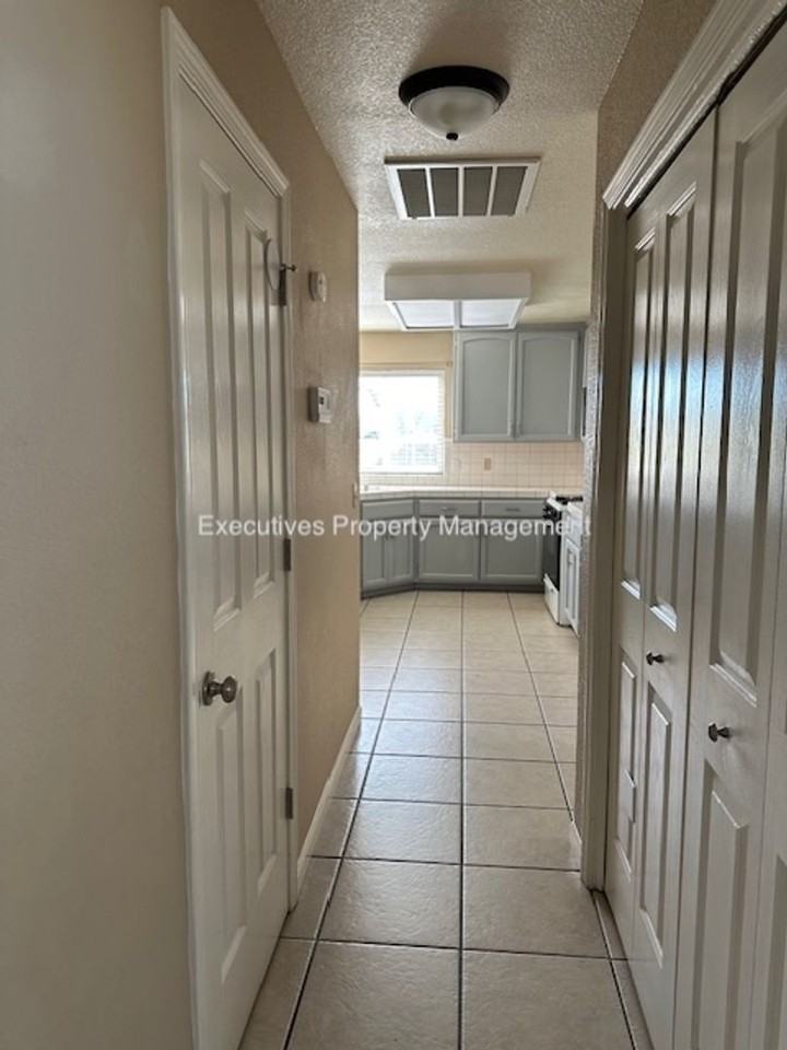 1103 Acapulco Ct - Photo 4 of 35