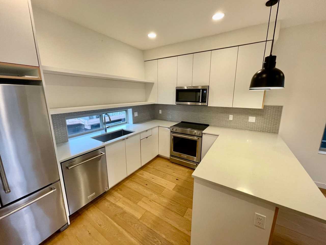 6010B California Ave Sw - Photo 2 of 18