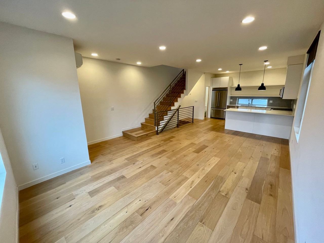 6010B California Ave Sw - Photo 3 of 18