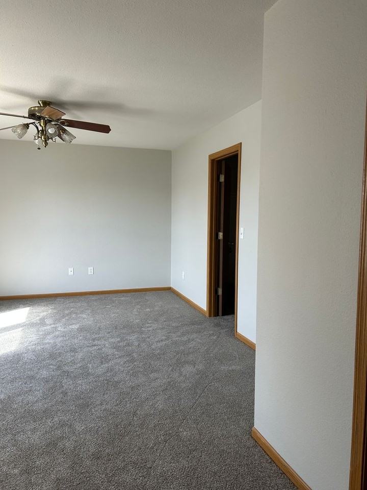 556 Falling Leaf Way - Photo 2 of 9
