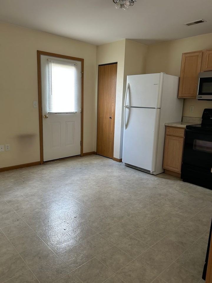 556 Falling Leaf Way - Photo 3 of 9