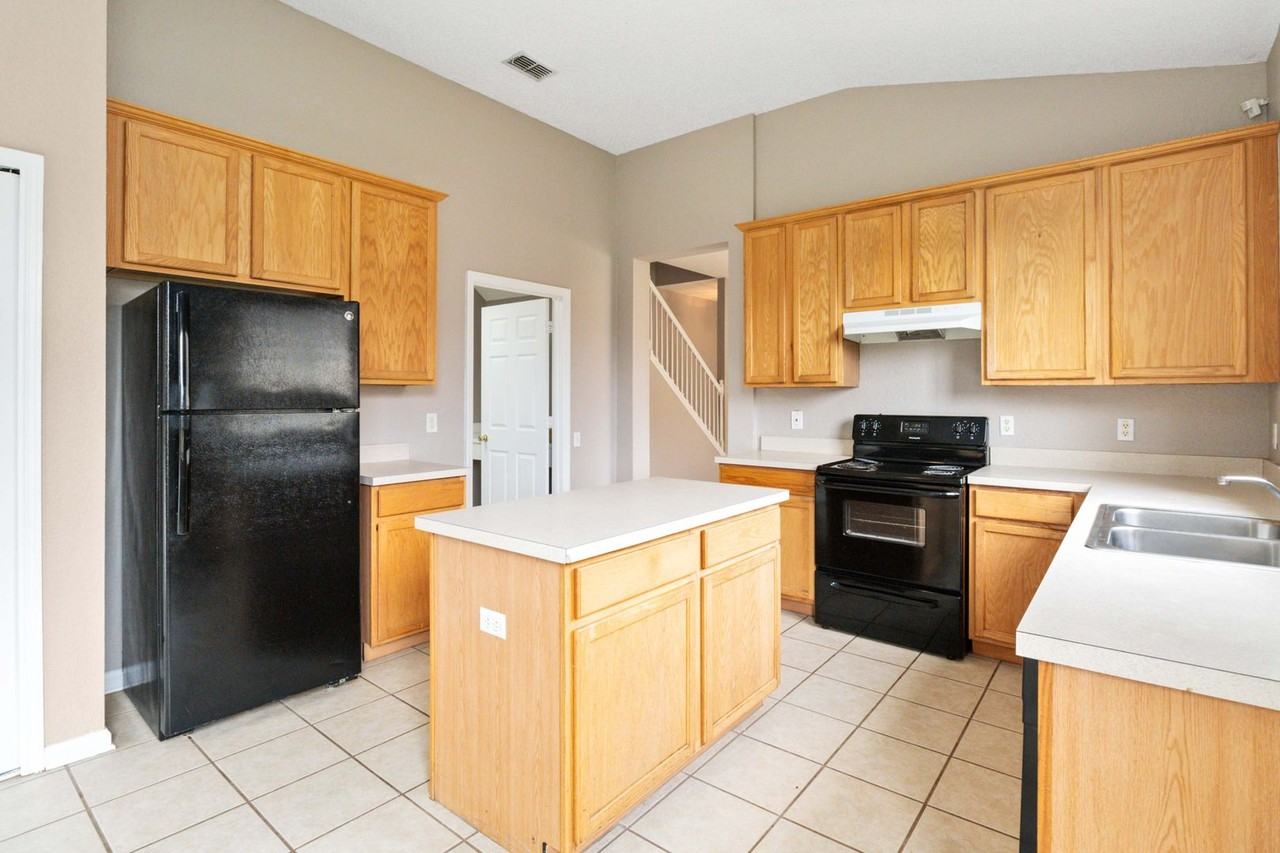 2173 Granger Ave - Photo 6 of 31