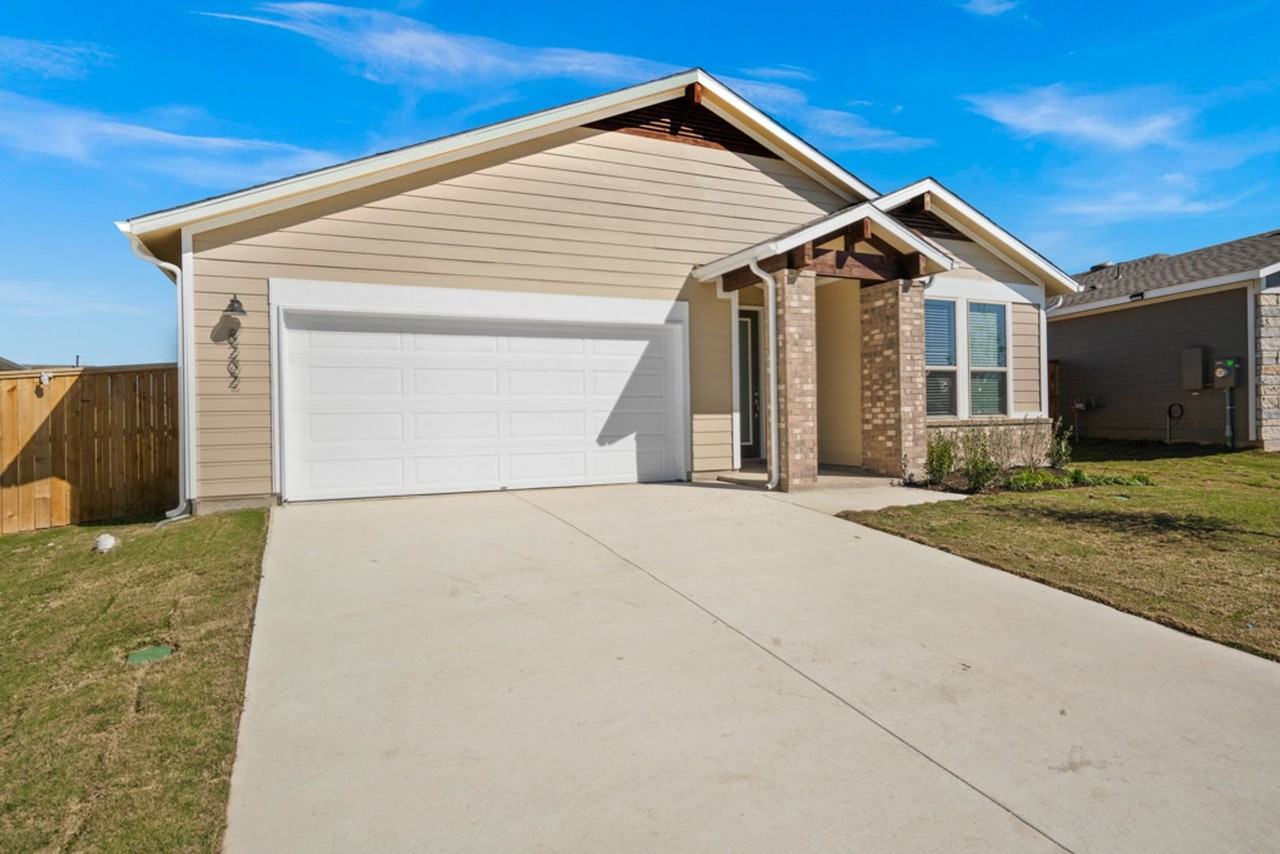 8202 Dampton Ln - Photo 2 of 25