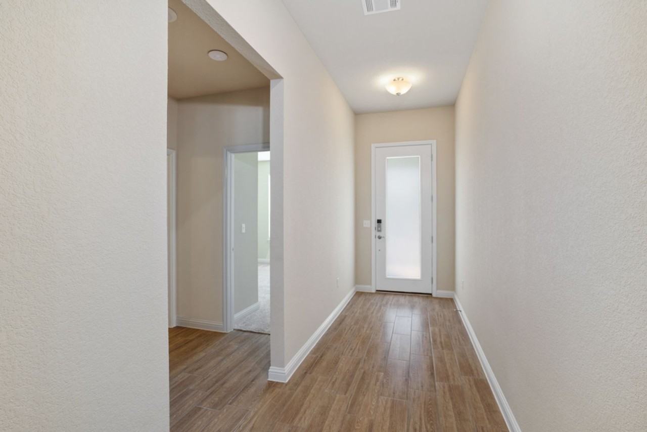 8202 Dampton Ln - Photo 4 of 25