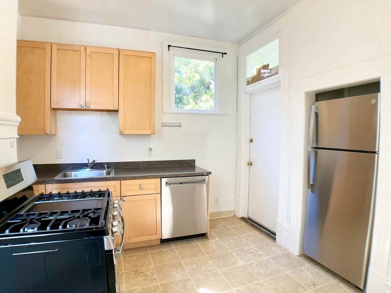 1290 Fell St - Photo 4 of 23