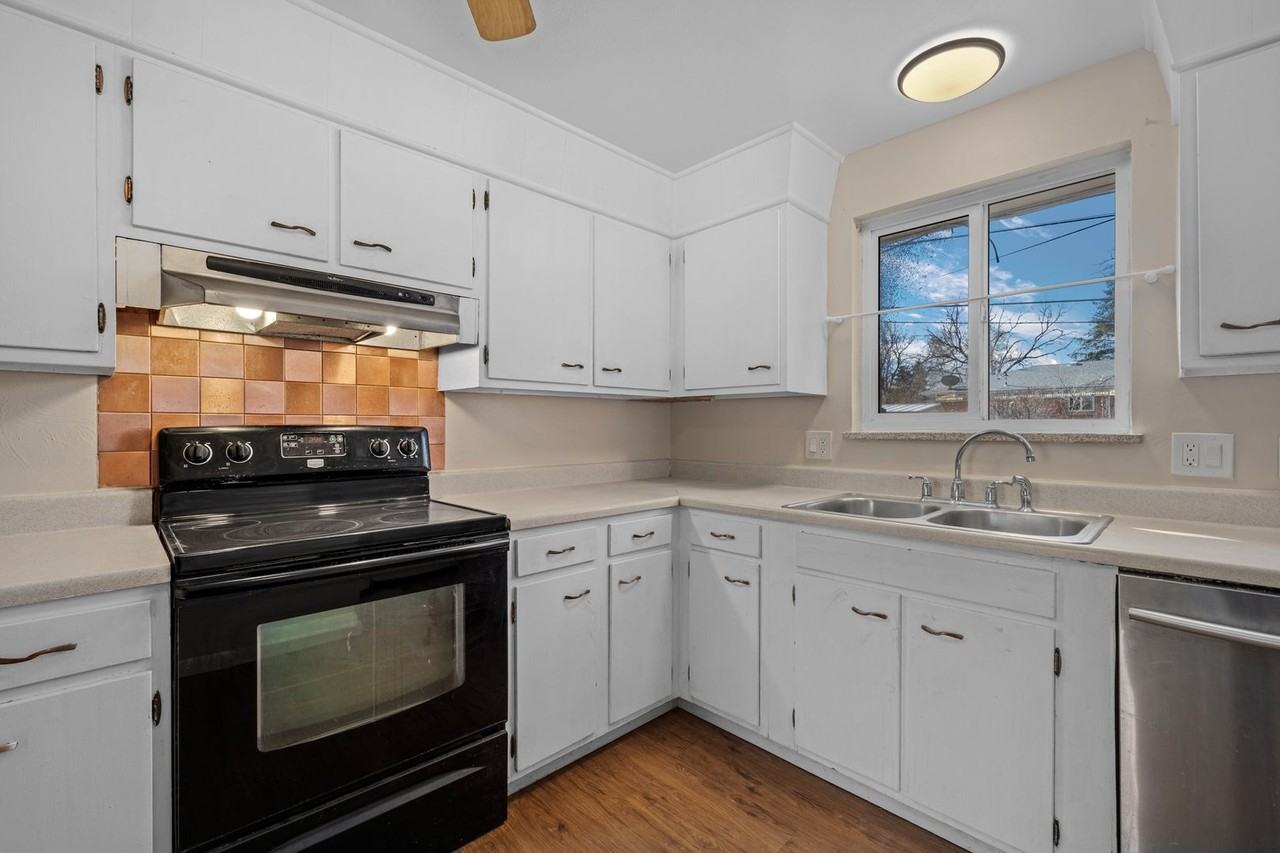 12302 E Alaska Ave - Photo 3 of 34