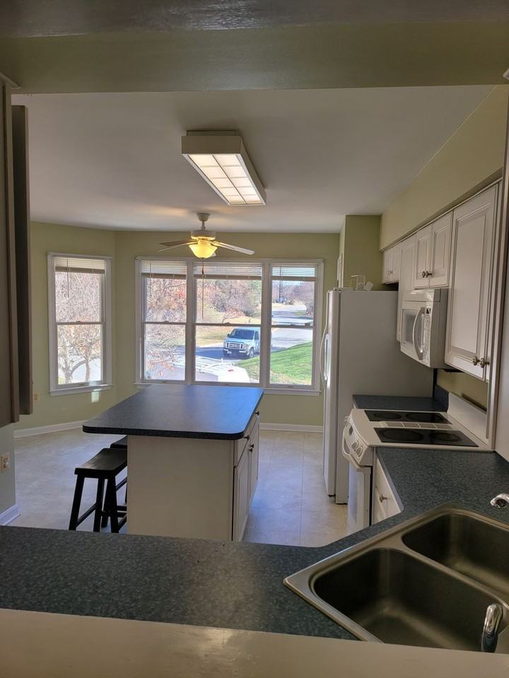 40425 Breton View Dr - Photo 2 of 13