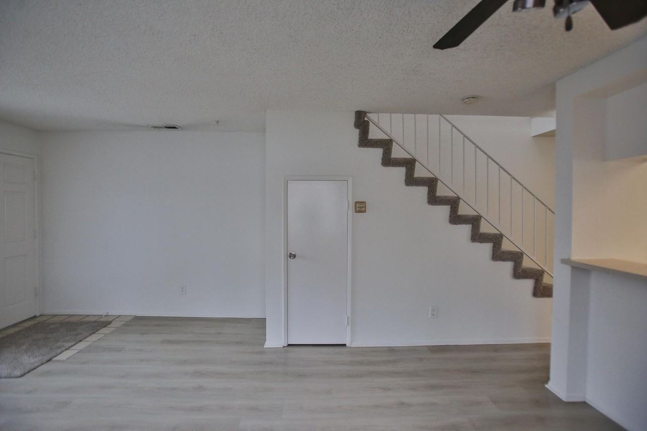 290 Victoria St #F8 - Photo 5 of 19
