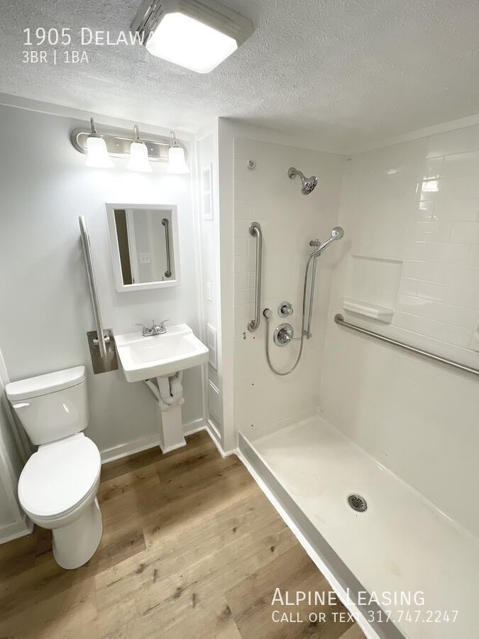 1905 S Delaware St - Photo 3 of 9