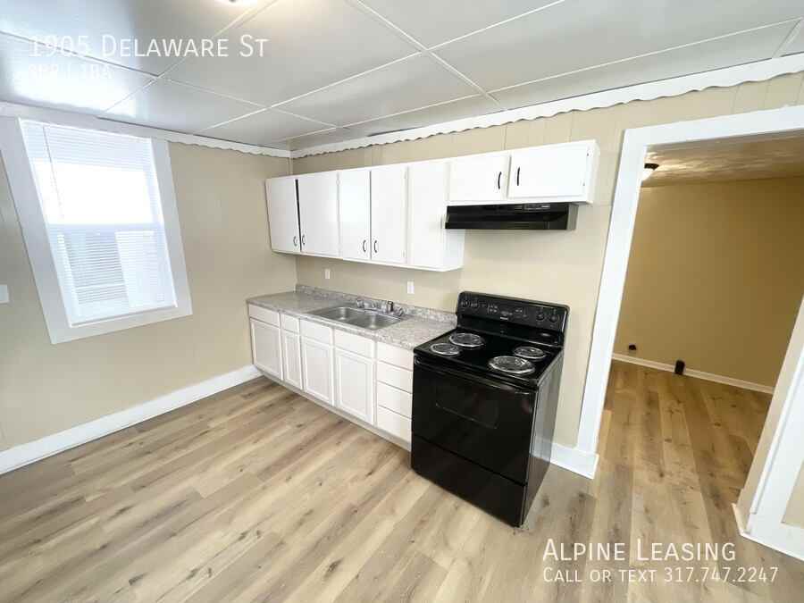 1905 S Delaware St - Photo 7 of 9