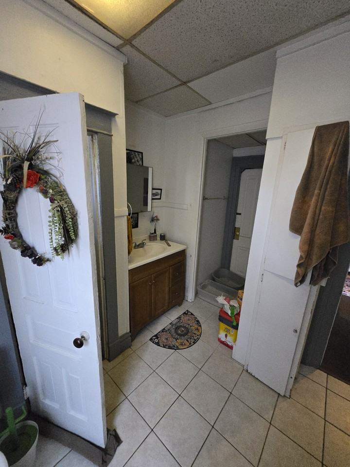 604 W Cedar St #1 - Photo 7 of 8