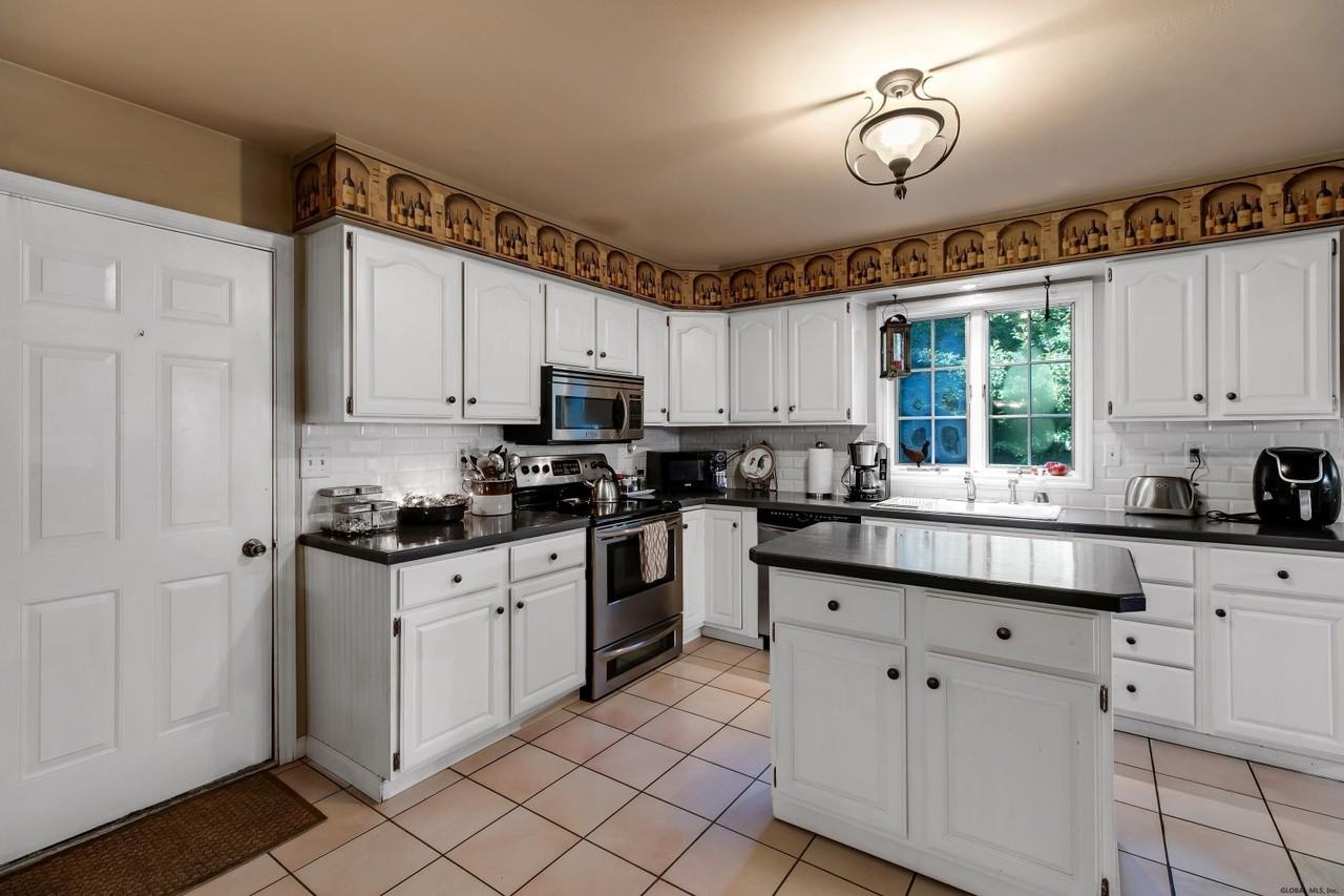 10 Gates Ave Unit 2 #NA - Photo 3 of 6